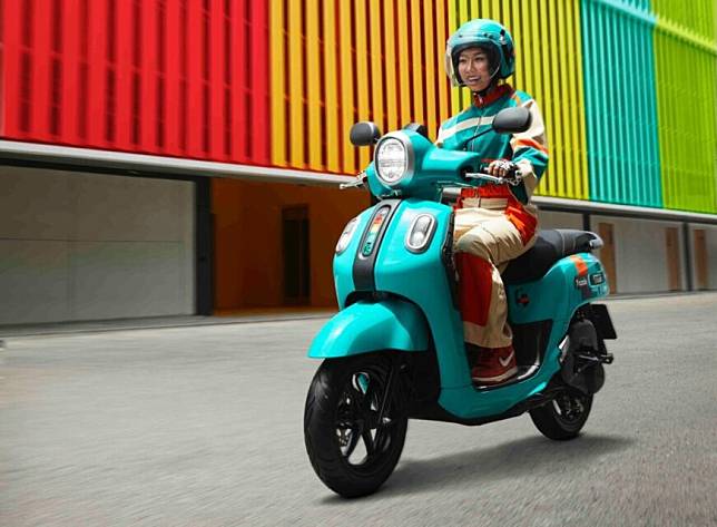 Catch your new Yamaha Fazzio Hybrid scooter today!